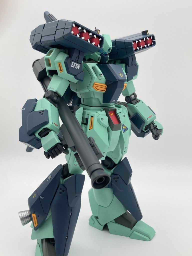 黒サフを使用したので自然に角が強調されて良い感じに。