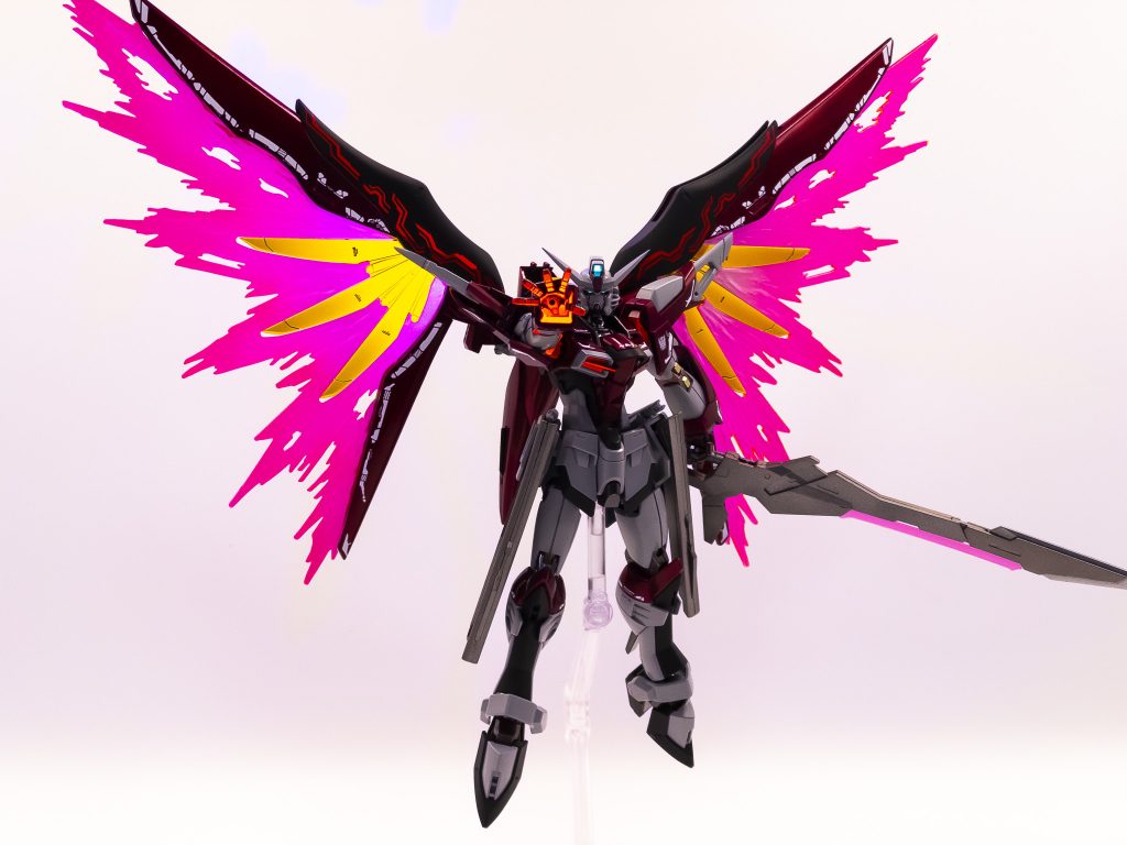 パルマ・ディスラプターマイティストライクフリーダムと同様の戦術兵装。本機ではパルマフィオキーナから発射される。使用の際にはコンパス総裁ラクス・クラインと大隊長キラ・ヤマトの承認が必要。