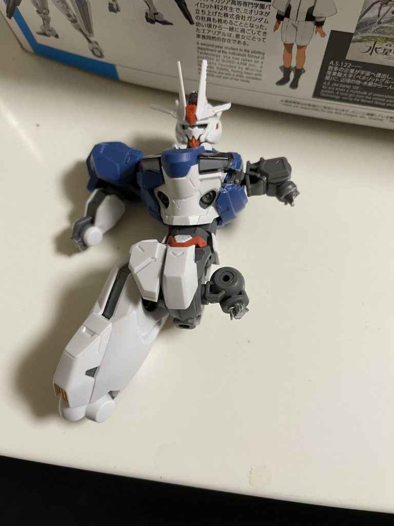 本体をニッパーで各所破壊してます。