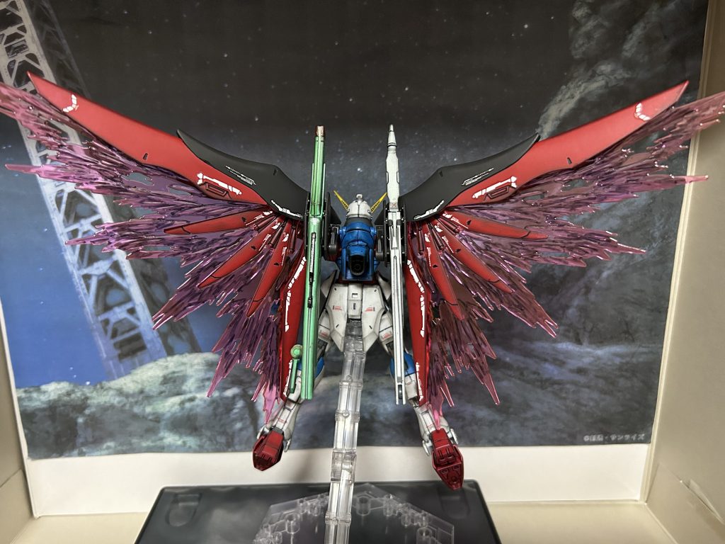 汚しはデザリングマスターのみです。デカールはRGを参考に持ち合わせでいろいろ貼り、つや消しスプレーを吹きました。