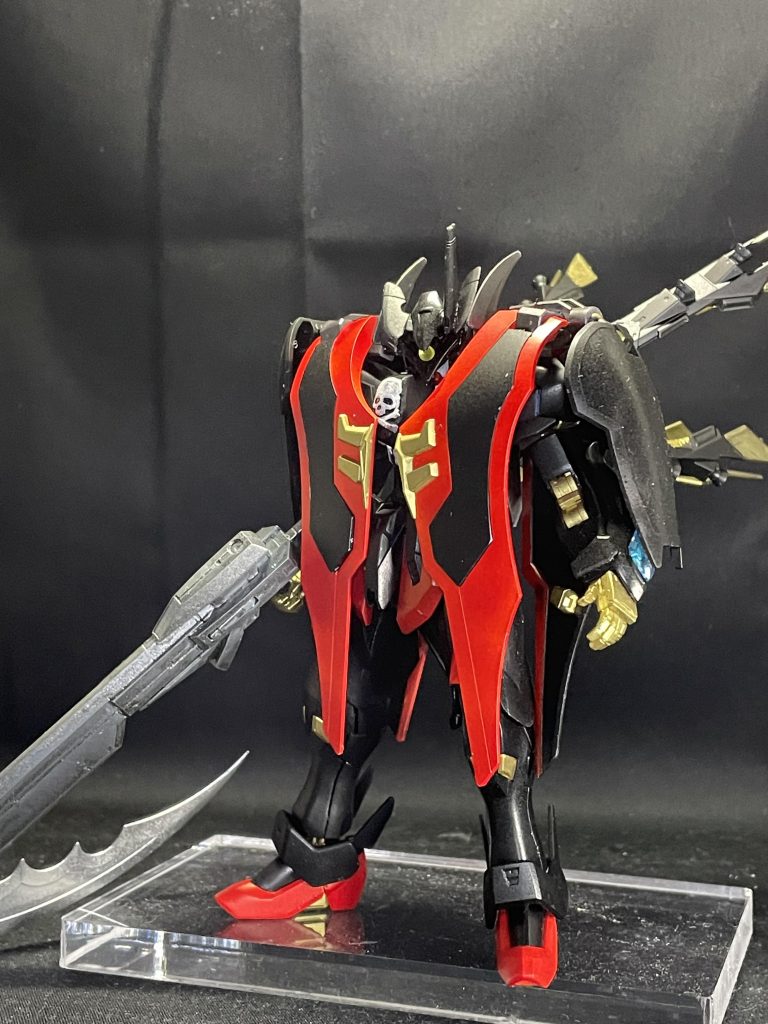 頭部に木星系カメラアイを搭載し、通常時はそれを使用して周囲の情報を得ている木星の裏切り者に対する処刑用機体