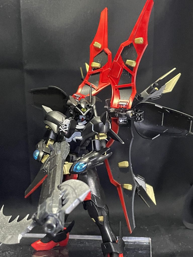 手にした大型ライフルは近接武器の大鎌でもあり、まさしく木星の敵への死神となる