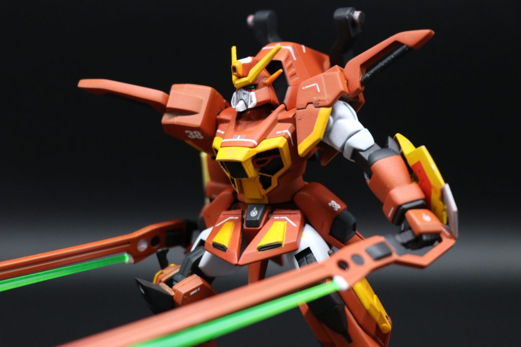 グレーサフを下地にオレンジで塗ったので設定画よりも茶色寄りになりましたね