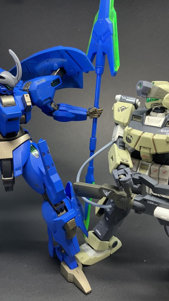 前作とパシャリ。ダリルバルデに誰が乗ってるかは分かりませんが、なぜか本来地球寮にいてもおかしくない人のような気もしますね。