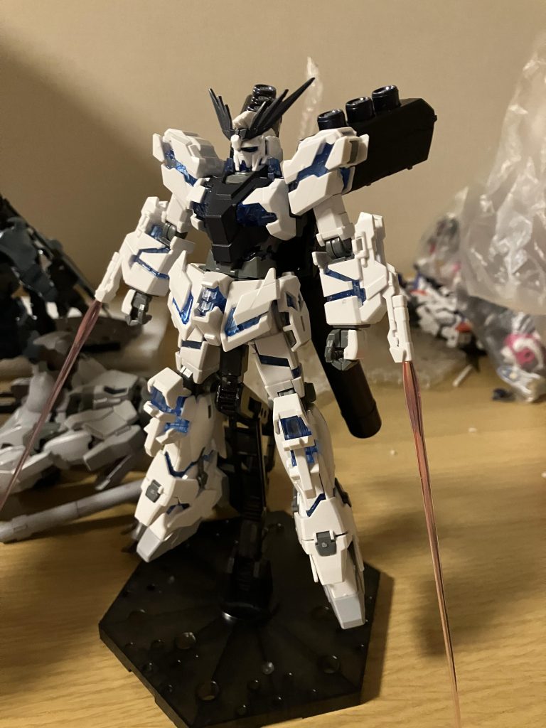 サーベルエフェクトを付けて。この色しか無かっだのですが、違和感ありますね。