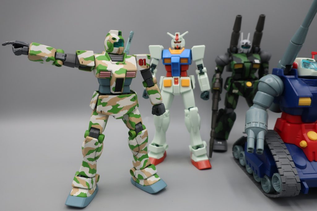 「ホワイトベースの皆さーん　さっき向こうでジオンのモビルスーツが急に襲ってきたのー　怖かったよー」