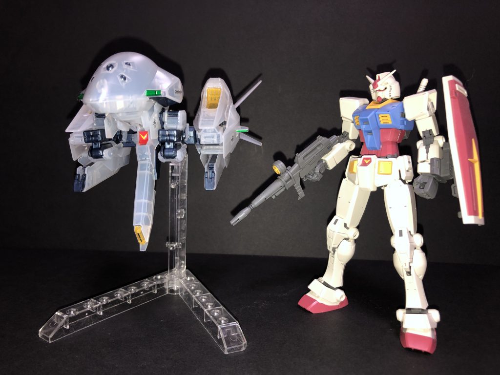 デザインと印象から小さい気がしてしまうけどMSと比べると十分デカい