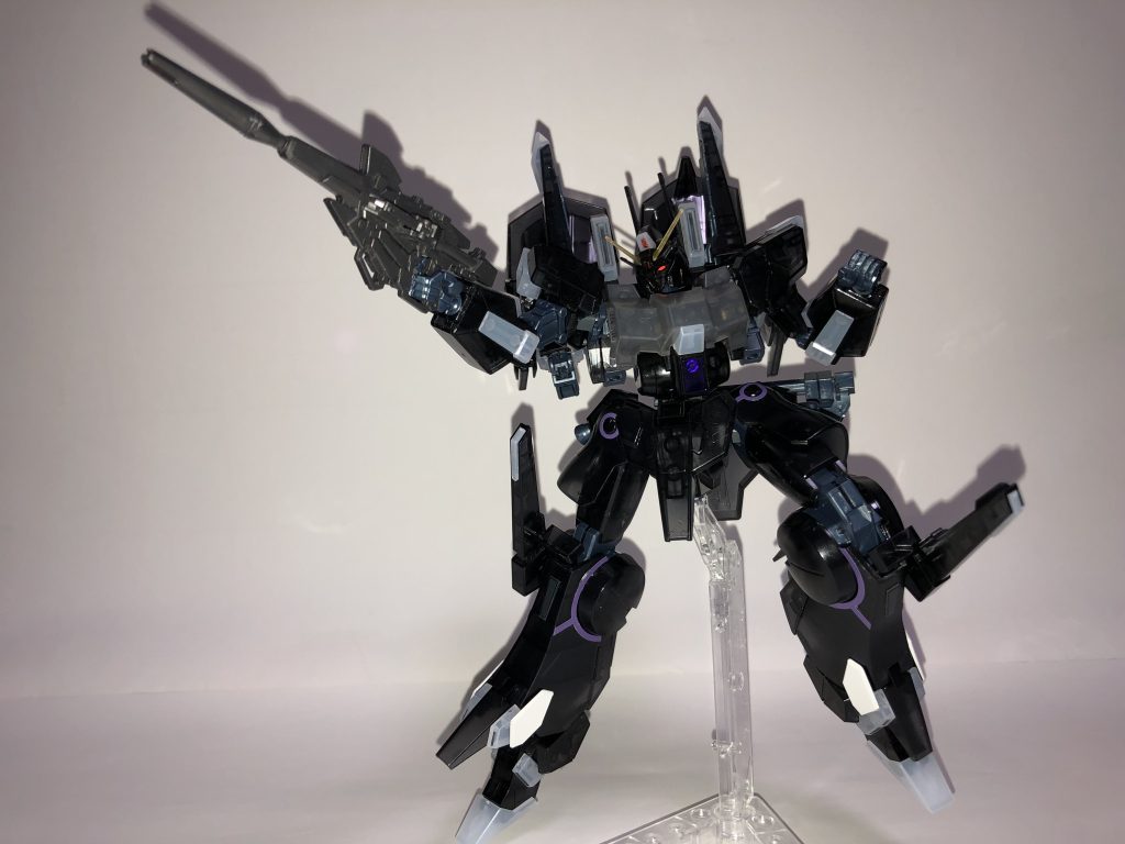 ビームマグナムもユニコーンにはちょうどいいサイズでもこの機体だと少し小さく見える。ただ威力と腕交換の事を考えるとZZのダブルビームライフルとかの方が良さそうだよね