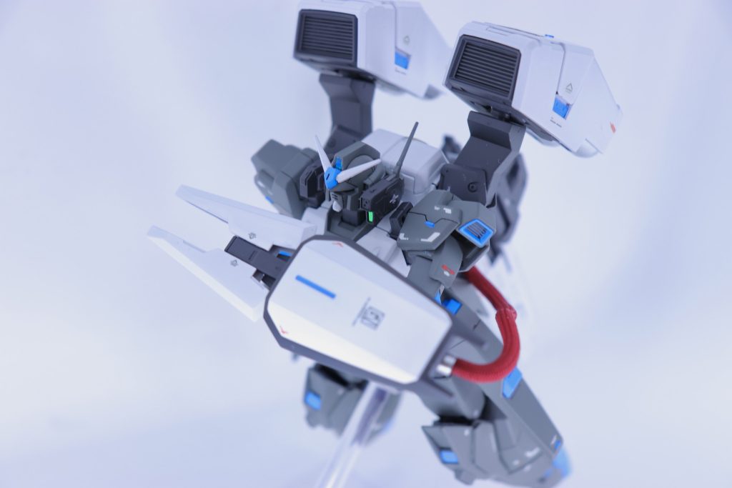 高速巡航形態GNキャノン、GNバズーカを背面に接続しスラスターとして運用することで、超高速での移動が可能。前方にGNフィールドを形成することでパイロットへかかる Gも大幅に軽減。