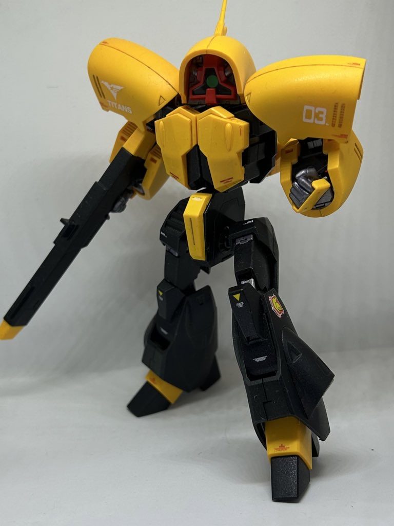 デカールは控えめ。