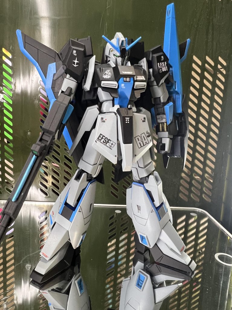 地球連邦軍ノースアイランド空軍基地より、新設部隊であるロンドベル治安維持遊撃部隊のMS戦技向上のためルナツーにある特殊戦技教導隊へ転属となったピート.ミッチェル大佐の搭乗機。ウイングネームは〝マーヴェリック〟👍🏻という妄想であります。  