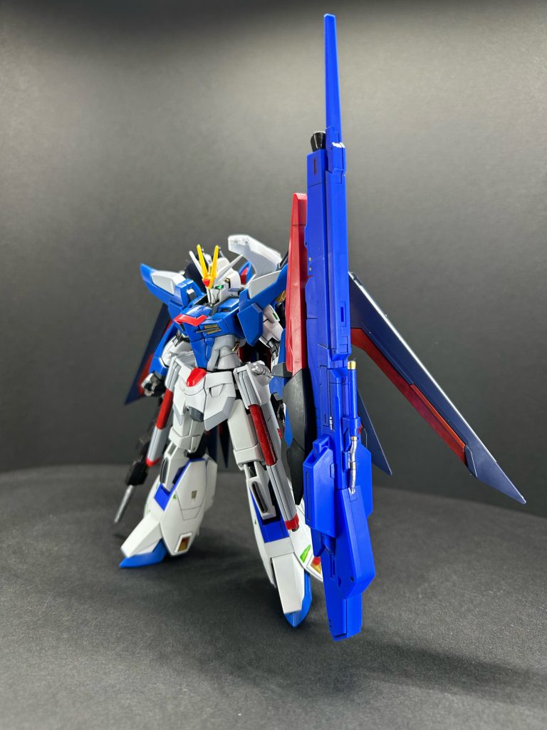 ウイングの赤以外は部分塗装のみ。主な改修は太腿の内部フレームをライフリに変えるだけ。シールドは内側にライフリシールドの接続を移植。