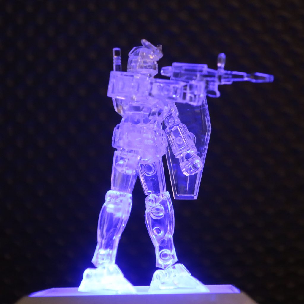 ビームライフルを構える