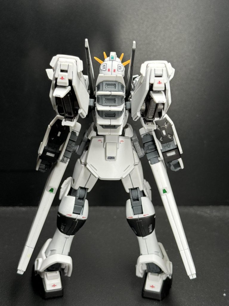 ヴェスパーを腰に移動して元々あった場所には自作したスラスターを付けました。