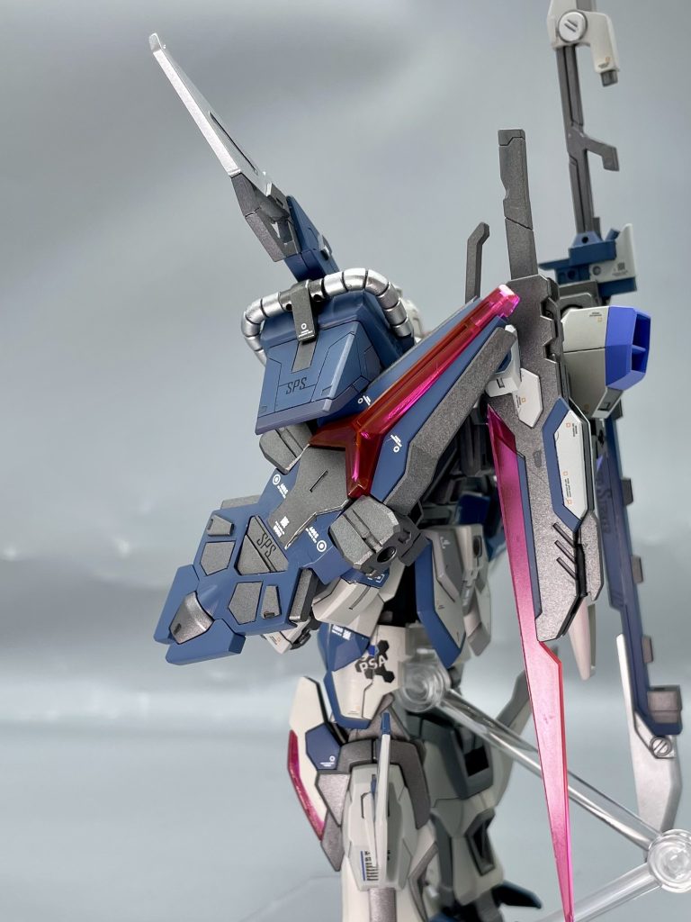 エクシードギャラクシーのシールドは活かしたくて、ロケットアンカー パンツァーアイゼンとミキシングしました!存在感は出たのですが、肩との干渉が…💦