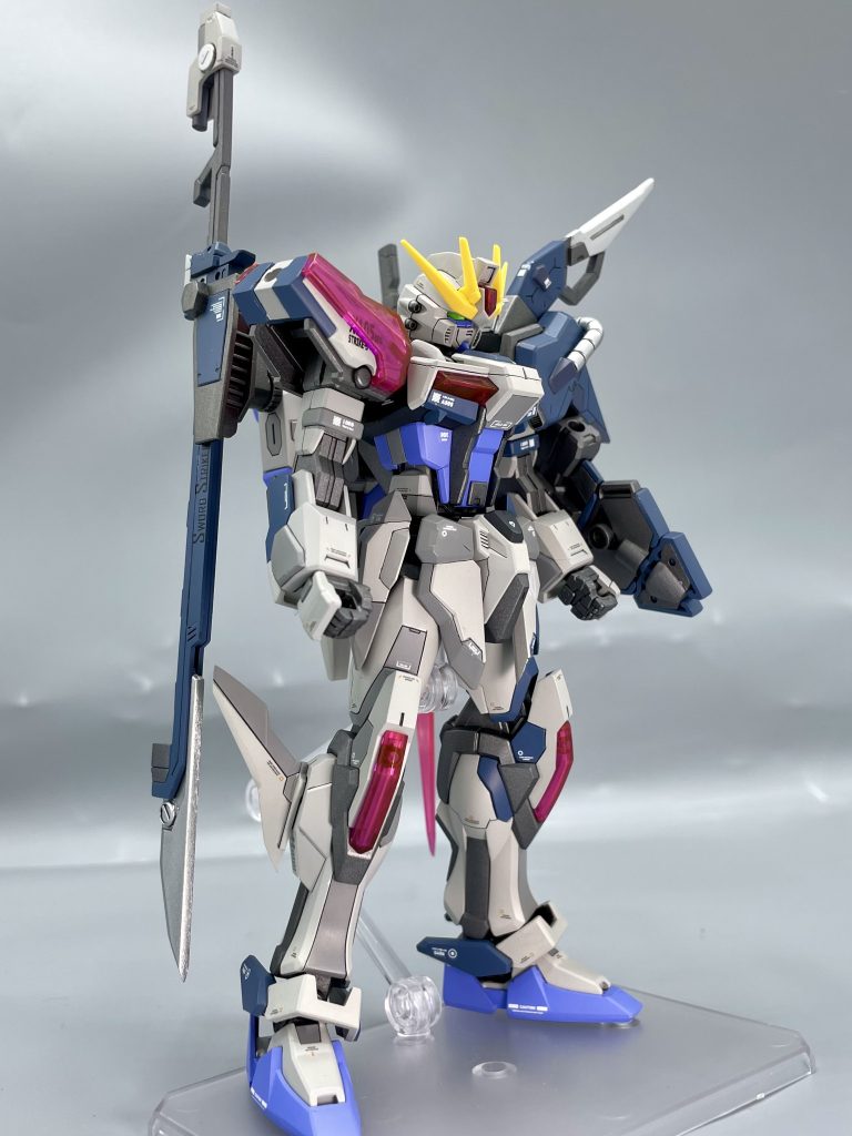 カラーリングはFAZZやアナザートライアルソードストライカーを意識してみました!クリアパーツのピンクは如何なものかと思い、クリアパープルを吹いたのですが…若干霞みましたね💦笑 この調子で次はランチャーパックも手掛けようと思います!https://gumpla.jp/eg/1846019