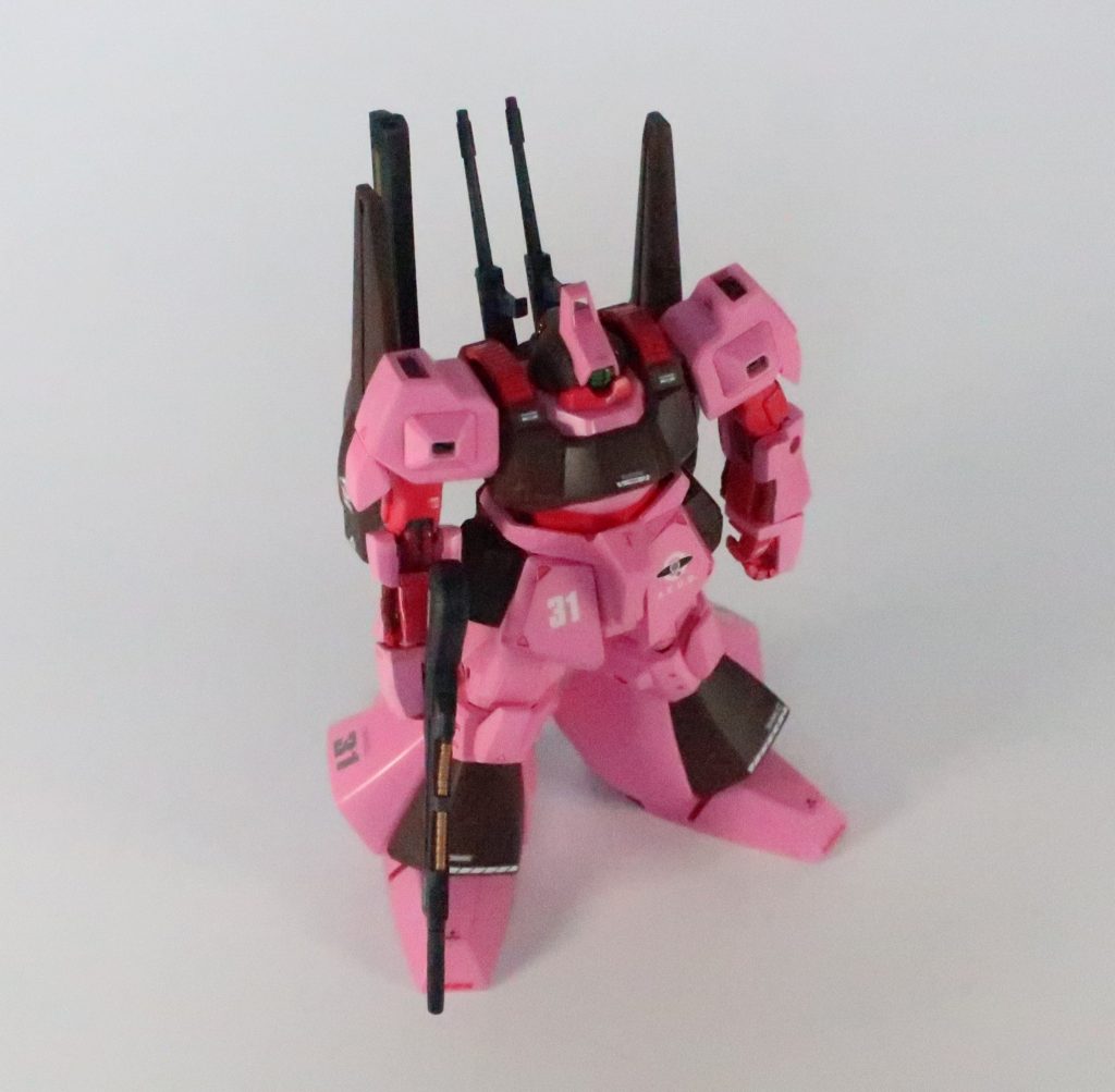 本機のカラーリングもパーソナルカラーを認められた際に食べていた、ストロベリーアイスクリームの色をそのまま映したものだという。