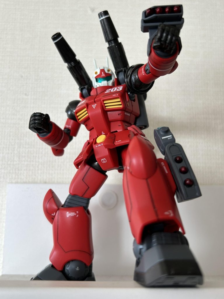 シンプルでカッコいいのですが少し寂しかったので、ミサイルポッドを自作して装備してみました。 