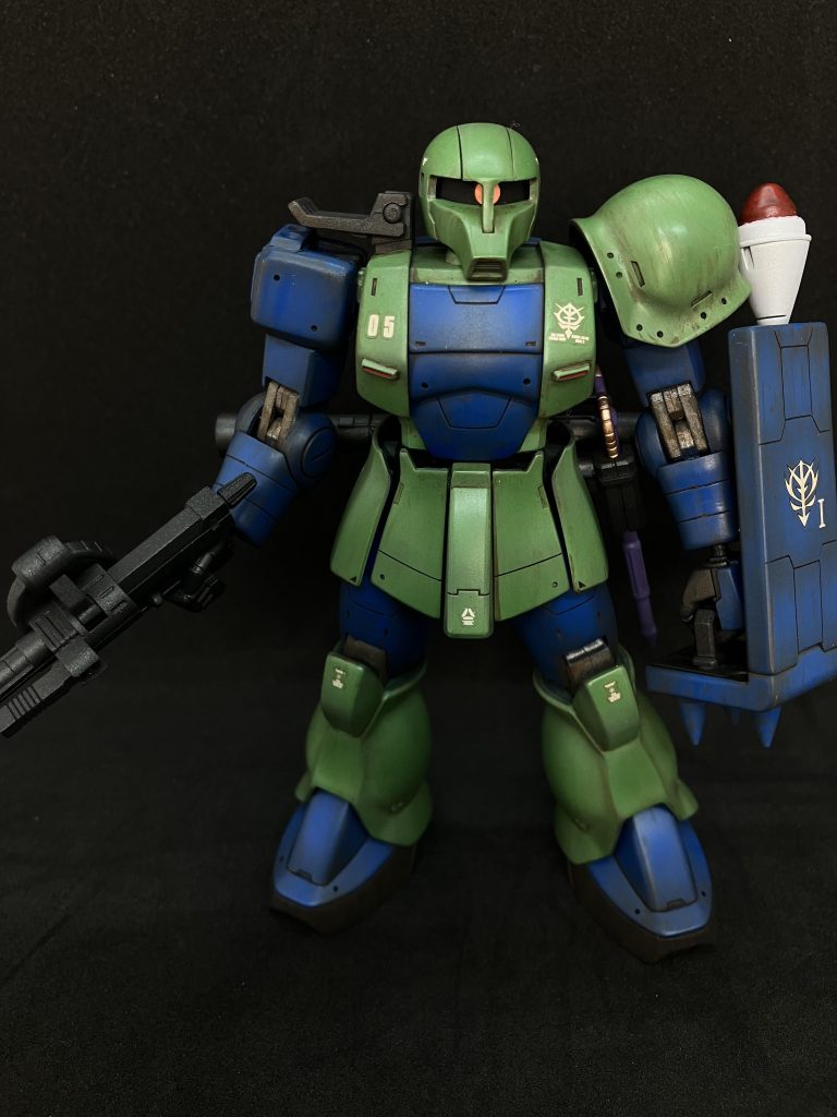 塗装は理想のザクⅠの色になったと思います。(笑)特に青色部分がお気に入りです。