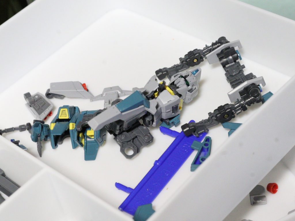 黄色部がおもちゃっぽかったのでカッパーに変更