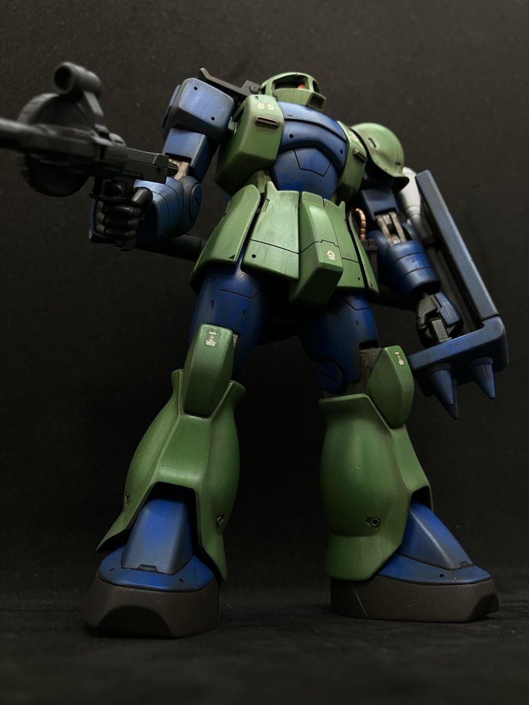 古いHGUCですが、作ってみると中々カッコいいです。