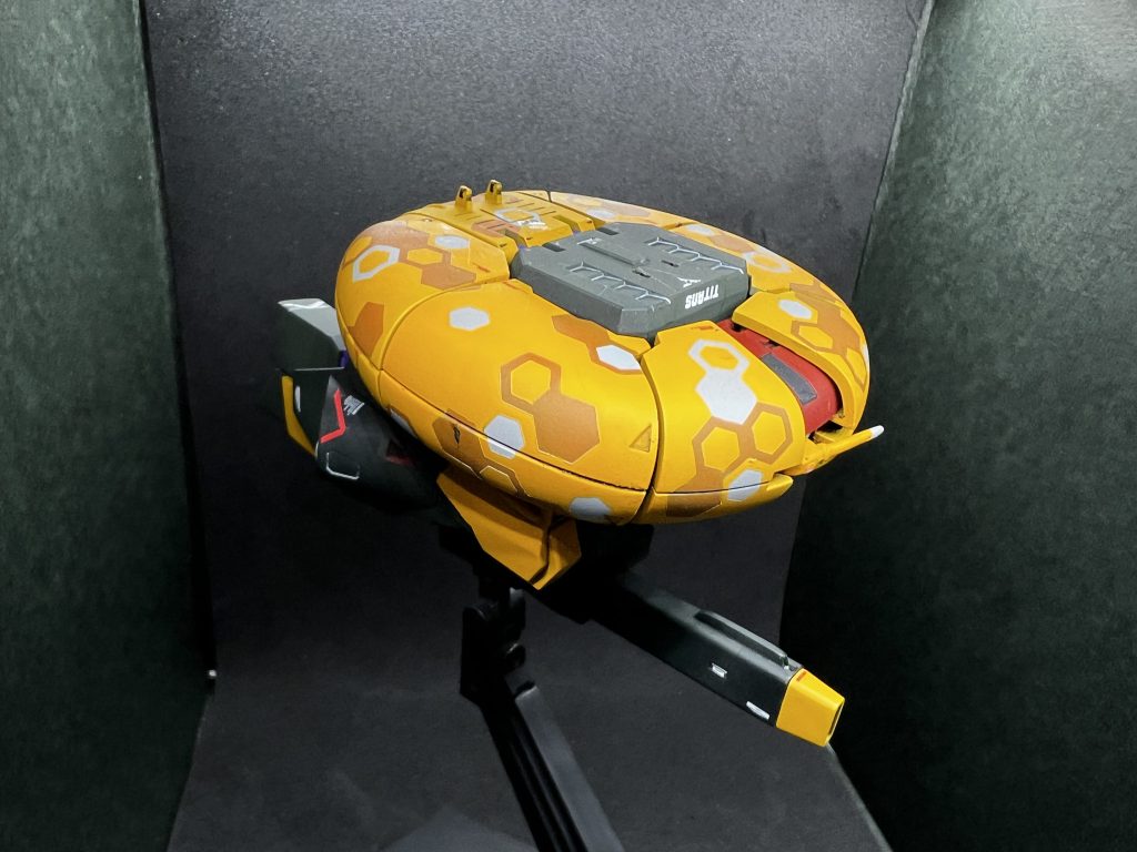 今回の塗装で気をつけたことは、MA形態、MS形態どちらになっても迷彩パターンが破綻しないようにしました。