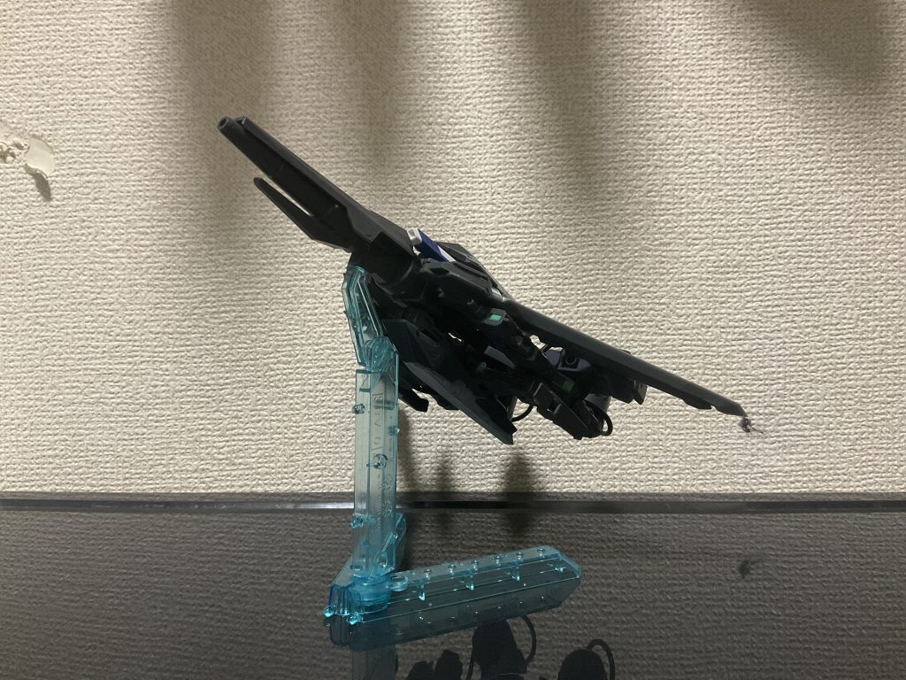 やっぱり見えづらいですが、レール砲はバーストレールガンを流用しているので換装することができます写真は機関砲に換装した形態です