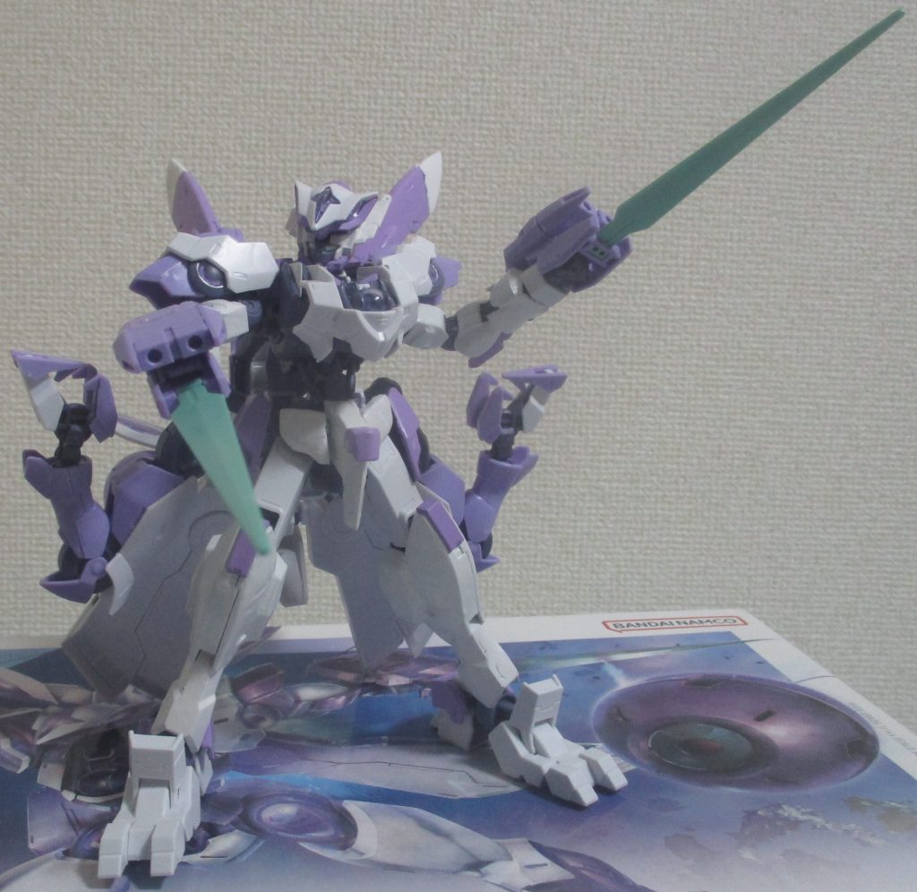 使用したガンダムフレーム部分は、アスモデウス、端白星、グレモリー、フラウロス、ヴィダールです。メイン武器は、ベギルベウから引き続き、2対のベイオネットとなります。