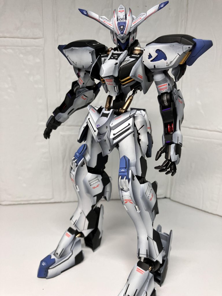 全体的に白が基調な見た目のバエルでしたが、黒を入れるだけでかなり印象が悪魔らしくなりました!これは好みが分かれると思いますが、自分はとても好みです♪