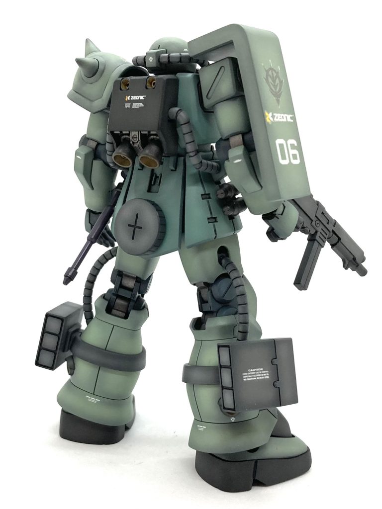 さすが神キット！ ほとんど合わせ目も出ません。合わせ目消しはショルダーアーマーと脹脛下の「ズボンの裾」部分くらいですかね。