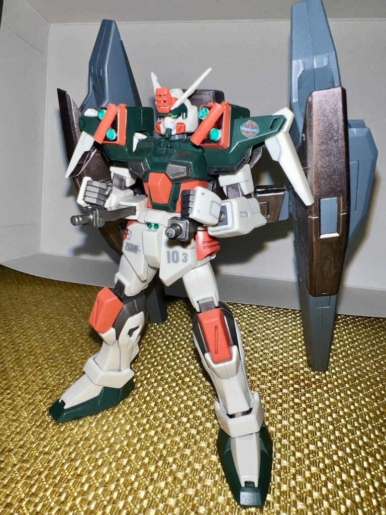 腰のビームガン(?)も再現。握る所はないですー握ってるふり( ˘ᵕ˘ )