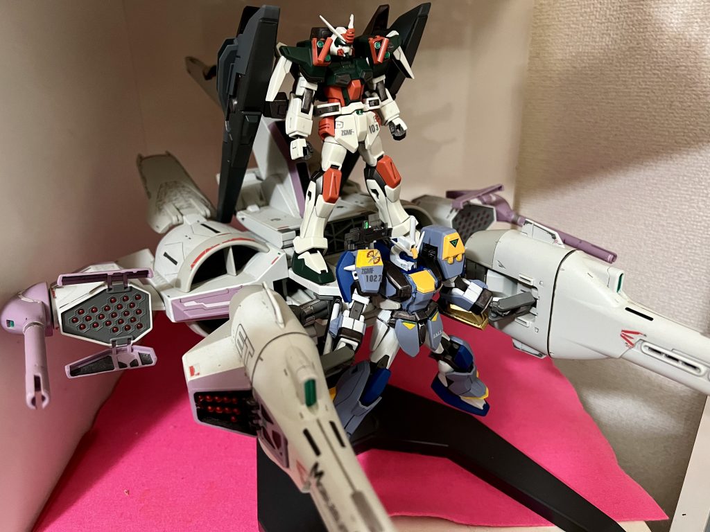 接着剤が弱く安定しないのでこのように飾ろうと思います😊