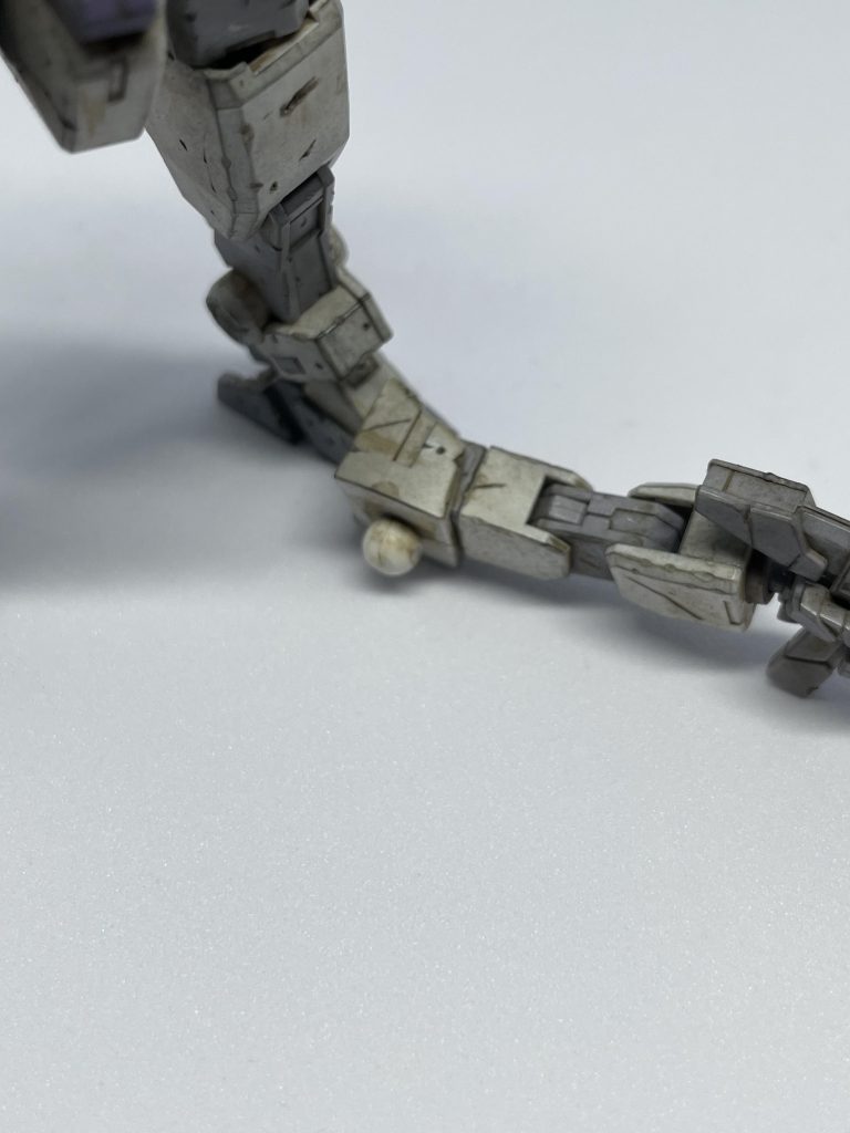 コアガンダムの改修ポイント。合体を前提に作られていますのでとりあえず肩を幅ツメ。切って付けるだけ。簡単ですね。