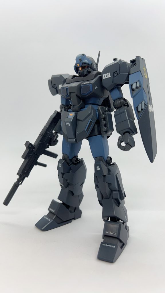 抑えた配色が魅力です。