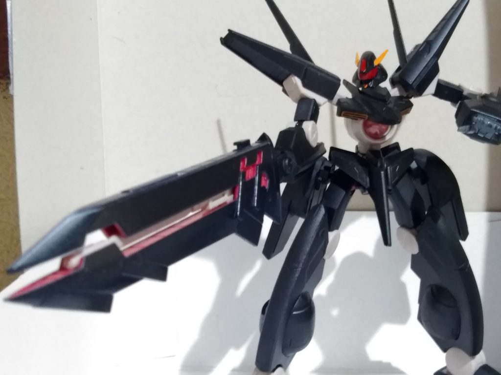 アルケーガンダムのバスターソードをそのまま付けているため、ライフルモードも可能となっている。