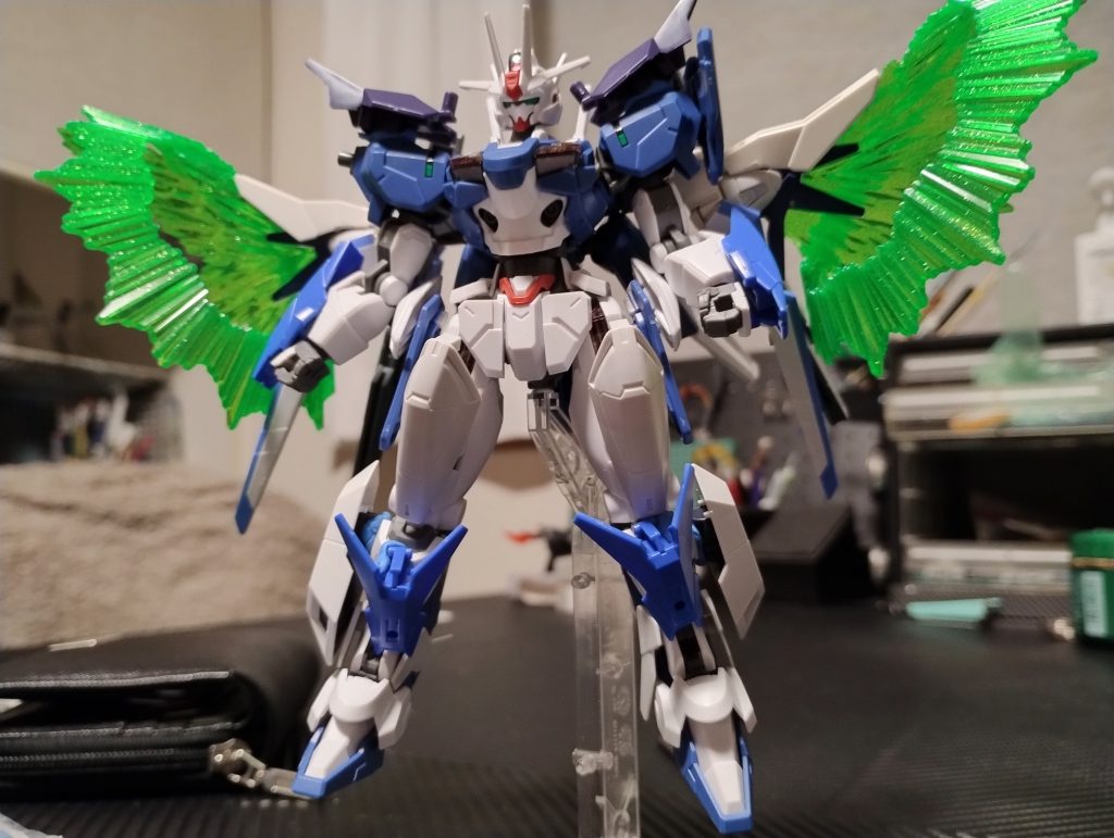 コレとコレを使おう、は早々に決まりましたが、パーツ接着は困りました。レジン使ったり接着剤使ったり3ミリ穴接続したり…結局塗装後にポロりが多発し、エポキシ接着剤で接着しなおしに。難しいですね…