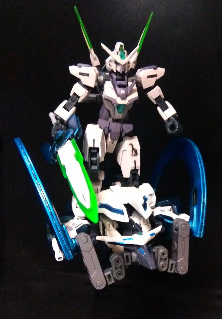 また、脚部をはじめとする一部パーツの変更により、アーマーシステムにも対応するようになった