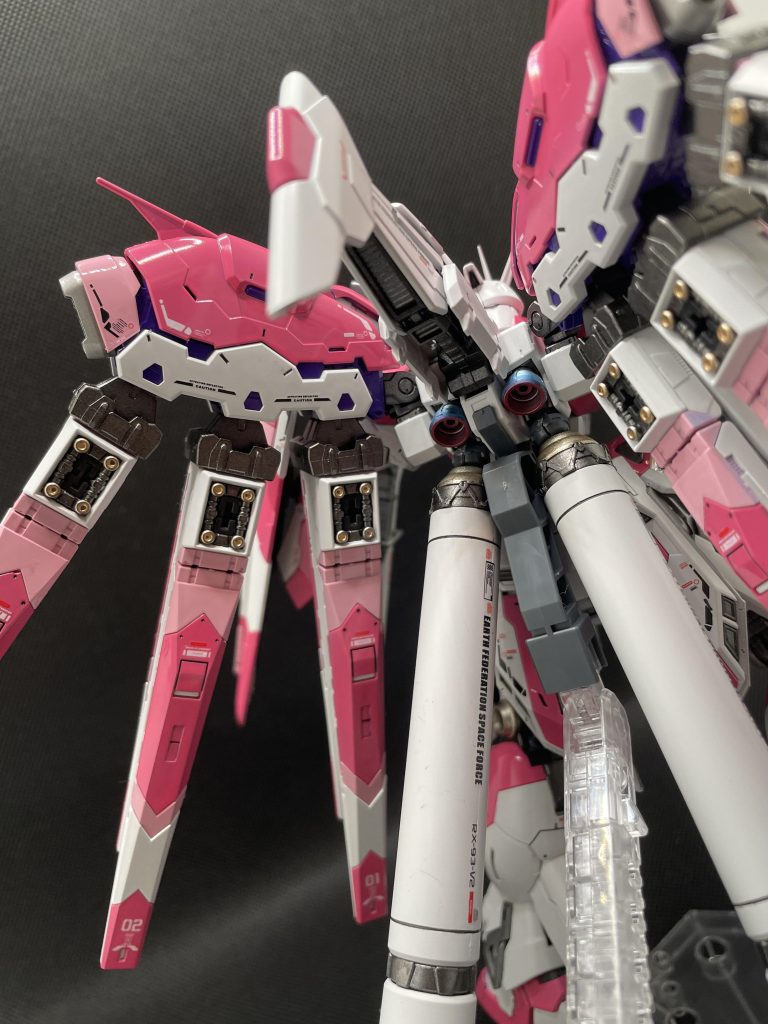 RG Hi-νガンダム–3枚目/制作者：工房たなか