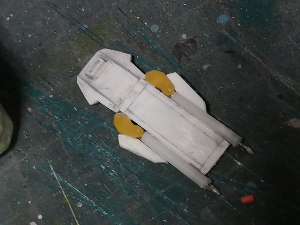 シールドは少しでもアーティファクトっぽくなる様に、オリジナルで作りました。翼代わりのパーツを流用してます。