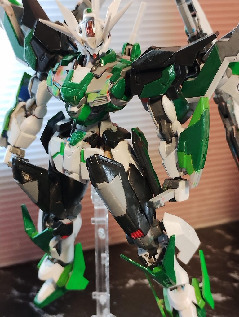 メイン塗装はあっという間に終わりましたが、部分塗装は「なに色にしよう??」で結構詰まった時間ありました。マッシブでいいシルエットになったと自画自賛です。