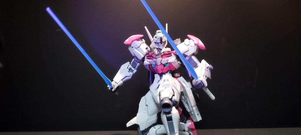 分かりづらいですが、サーベルにも蛍光ブルーを吹いています