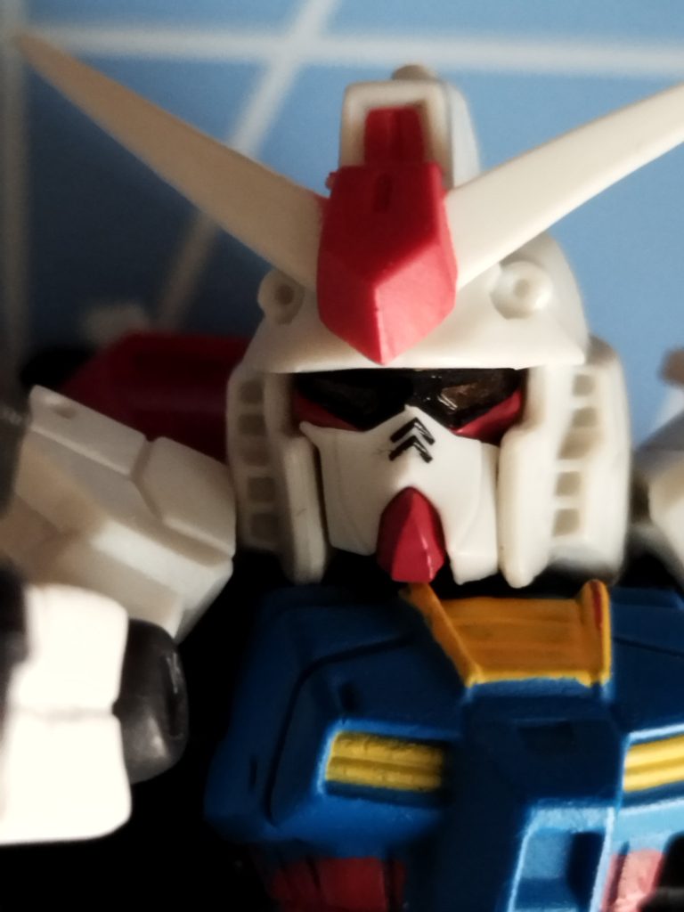 で、この顔である。