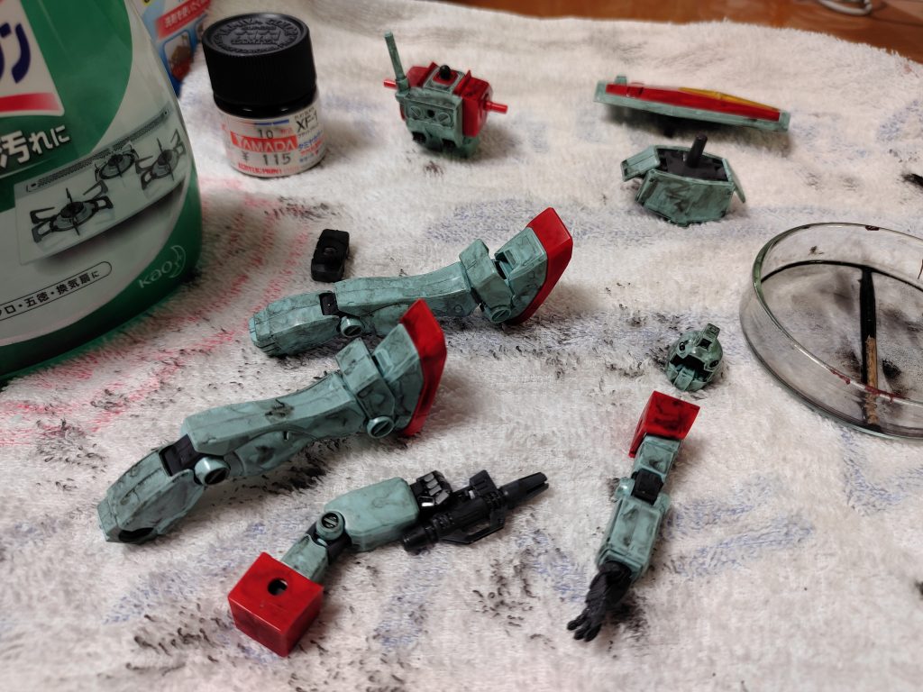 簡単に水性塗料で、墨入れ、汚しができて感動してます。