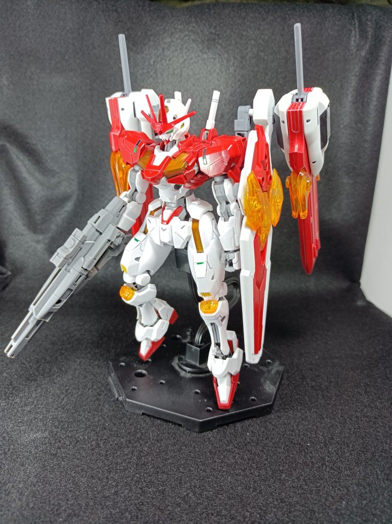 上記の通りゼロ炎をイメージしているので青→モンザレッドにカラチェン、エスカッシャンもビットオンフォームを前提に一部をレジンで複製してクリアパーツ(オレンジ)にして「炎カラー」にしてあります