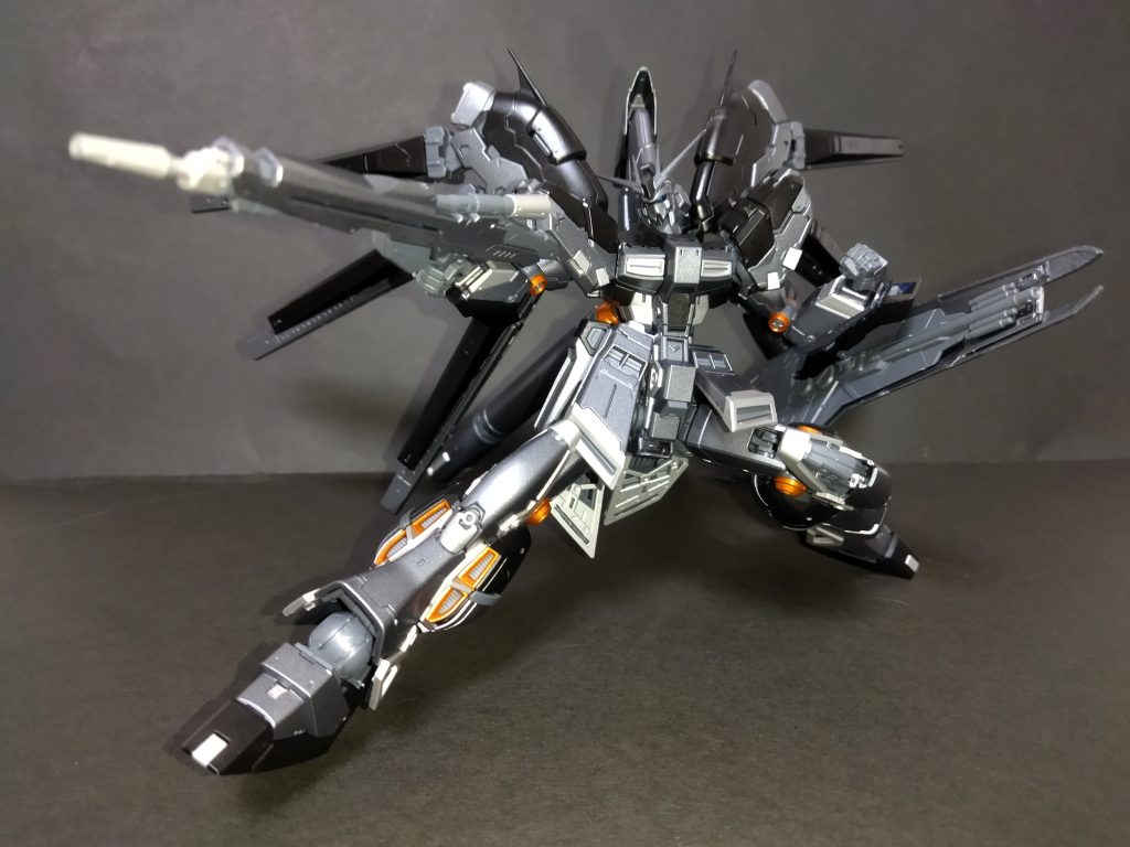 SEEDっぽい射撃ポーズ。実際コズミックイラの世界にいてもおかしくない感ある。