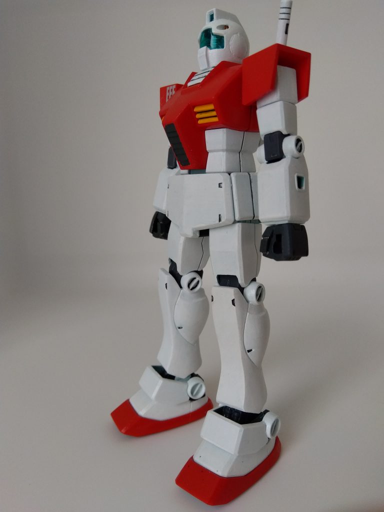 クレオスさんの水性塗料は希釈せずにそのまま塗れます、とのことでしたので今回は薄めずに筆塗りしました。あと複数の色は重ねずに赤白は単色そのままで塗り重ねています。