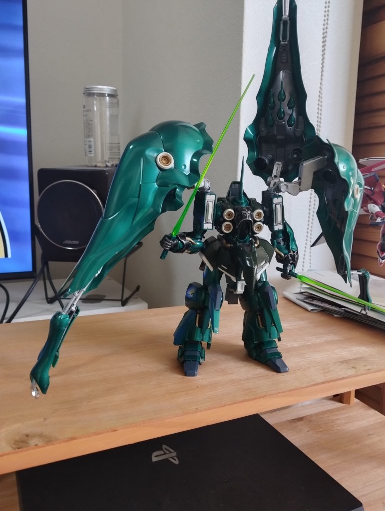 全体図（ほぼ）顔がゲルググなのに全体としたらクイン・マンサに似てるしかし並べると全然違う。こうしてみるとデザインというものは面白いですよね。（どっから目線） 閲覧ありがとうございました！