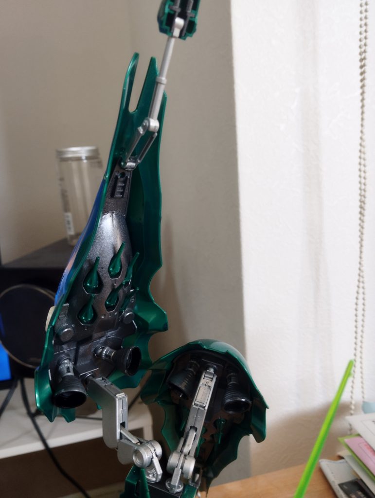 バインダー内部内部フレームはガンメタル本体と繋ぐアームをシルバーにしたのがワンポイントになっていて気に入っています。