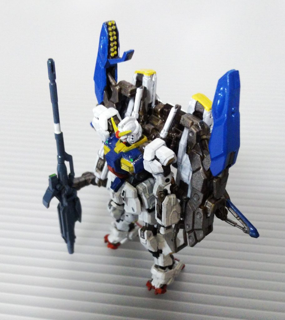 Gディフェンサーのミサイルポッド開閉状態にして頭部は顎を引いた角度に改修しています。