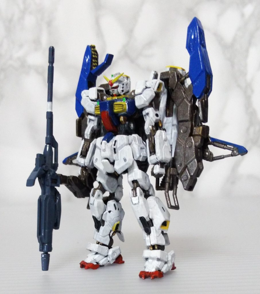 胸部ダクト、肩部スラスターなどの彫り込みをしました。